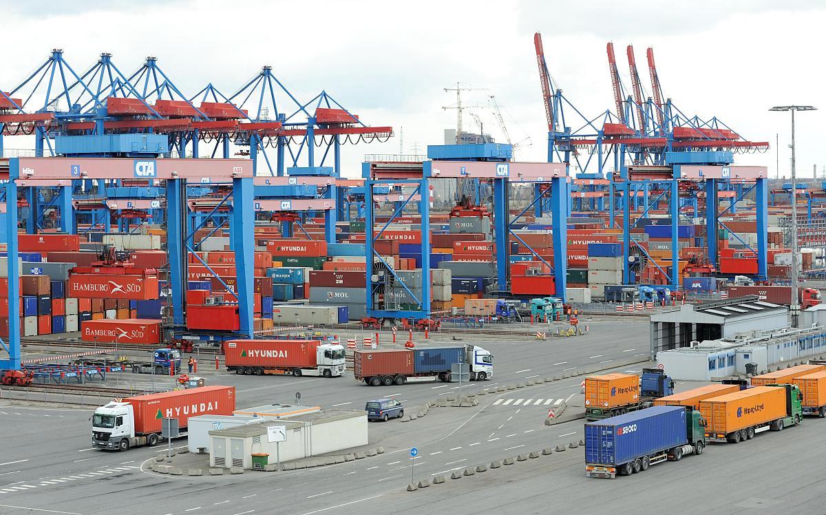 0490_0291 Lastkraftwagen Containerladung Altenwerder Terminal | HHLA Container Terminal Hamburg Altenwerder ( CTA )